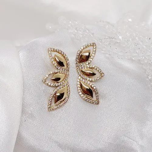 BRINCO ASA BORBOLETA BANHADO A OURO 18K