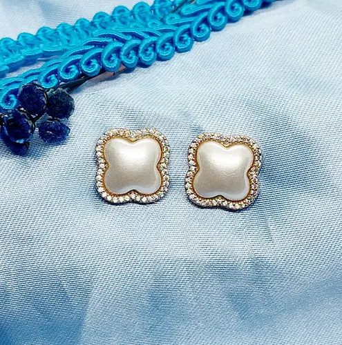 BRINCO TREV PÉROLA BANHADO A OURO 18K