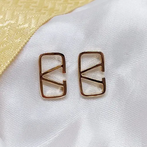 BRINCO V BANHADO A OURO 18K