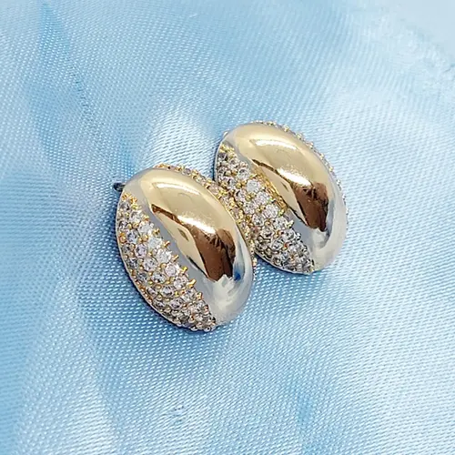 BRINCO OVAL LILY BANHADA  A OURO 18K