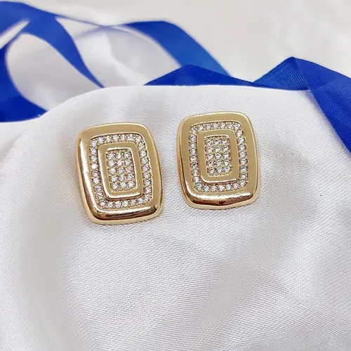 BRINCO QUADRADO TEXTURIZADO BANHADO A OURO 18K