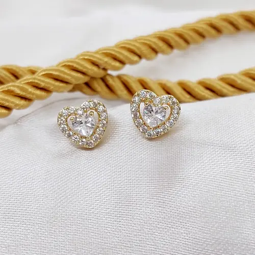 BRINCO CORAÇÃO MARY CRAVEJADO P BANHADO A OURO 18K
