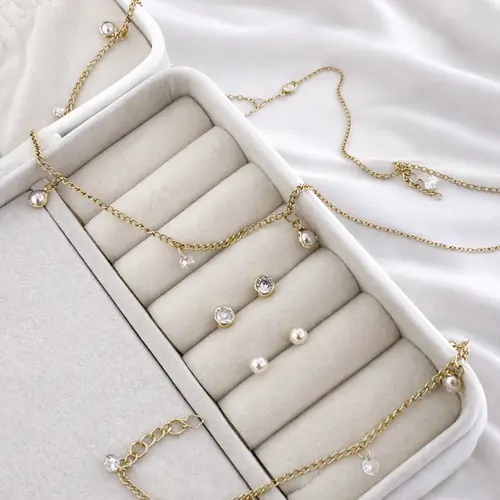 COMBO SEMIJOIAS PÉROLAS BANHADA A OURO 18K