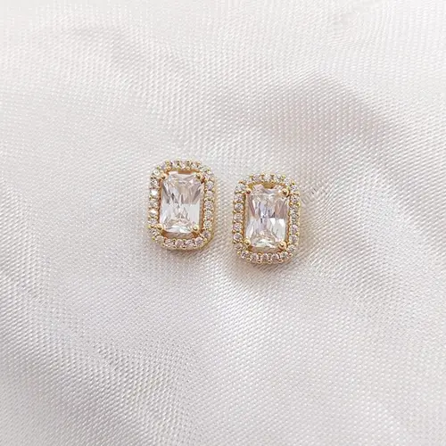 BRINCO DIVINE GLOW BANHADO A OURO 18K