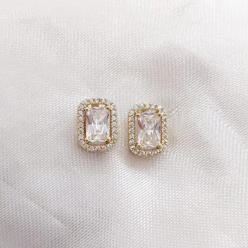 BRINCO DIVINE GLOW BANHADO A OURO 18K