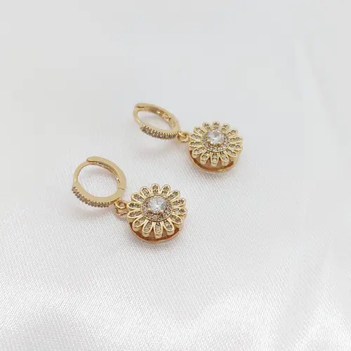 ARGOLA FLOR BANHADA A OURO 18K