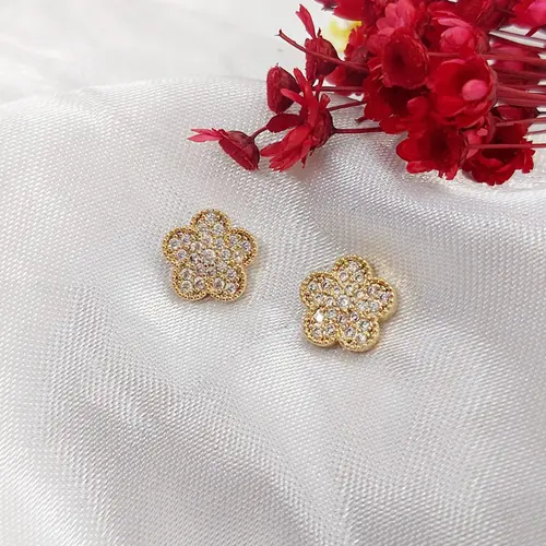 BRINCO FLOR MINIMAL BANHADO A OURO 18K