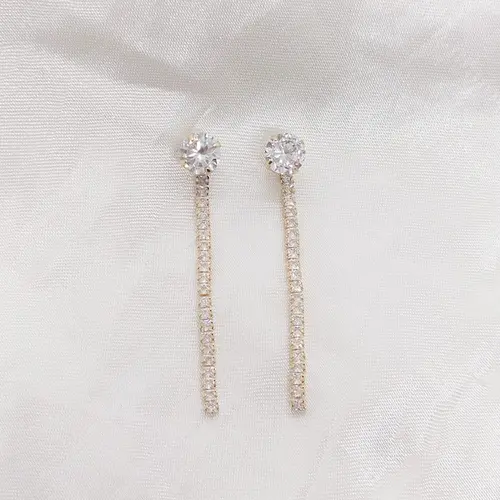 BRINCO PLUZ YRIS BANHADO A OURO 18K