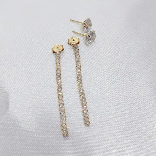 BRINCO PLUZ YRIS BANHADO A OURO 18K