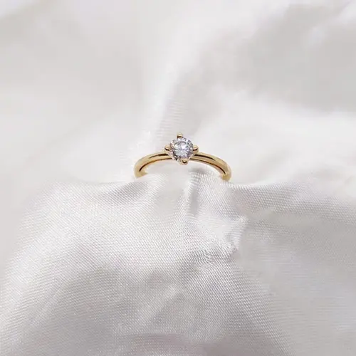 ANEL SOLITÁRIO REDONDO BANHADO A OURO 18K