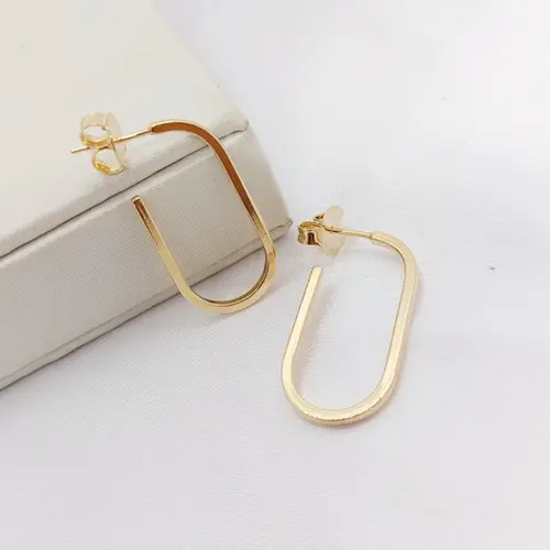 ARGOLA OVAL BANHADO A OURO 18K