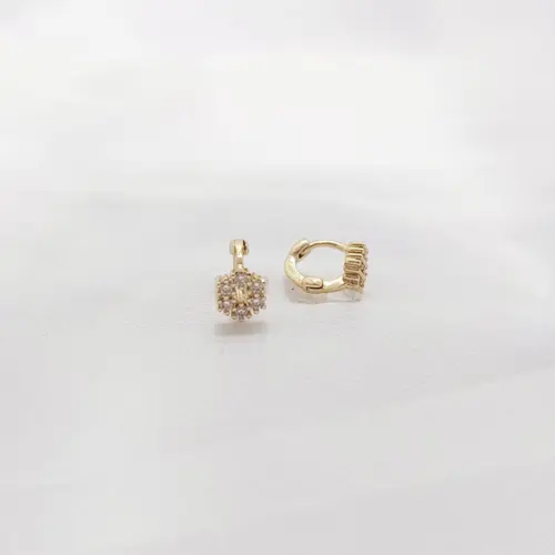 ARGOLA FLOR GOOD BANHADO A OURO 18K