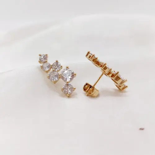 BRINCO CUBOS BANHADO A OURO 18K