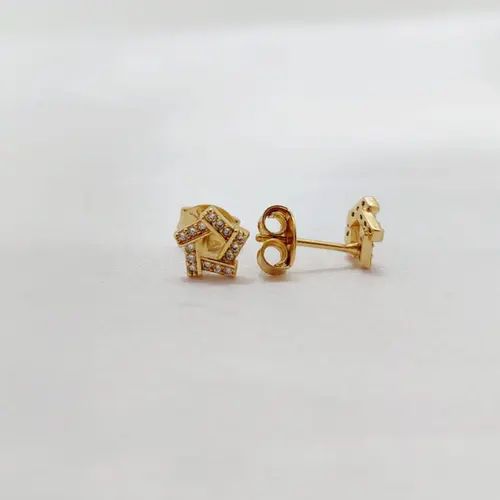 BRINCO ESTRELA LUMINAR BANHADO A OURO 18K