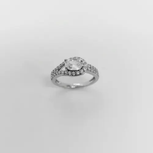 ANEL OVAL CRAVEJADO