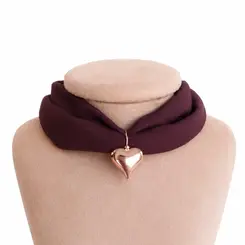 LENÇO COM PINGENTE DE CORAÇÃO