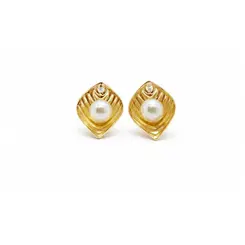 BRINCO FOLHA COM PÉROLA BANHADO A OURO 18K