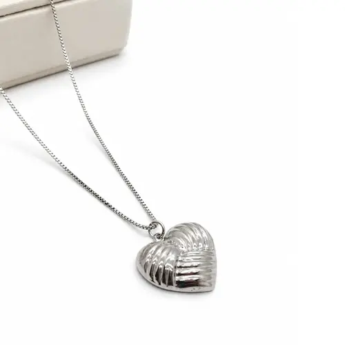 COLAR CORAÇÃO TEXTURIZADO BANHADO A OURO BRANCO